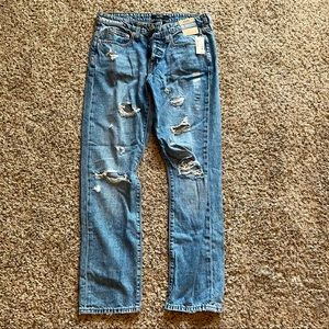 Distressed aero jeans size 4
